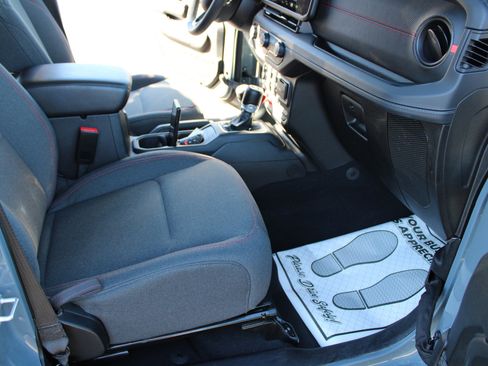 Used 2025 Jeep Wrangler Unlimited Rubicon image 14