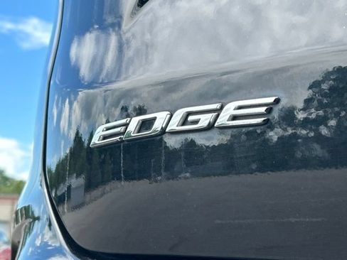 Used 2019 Ford Edge Titanium w/ Equipment Group 301A AWD/4WD image 11