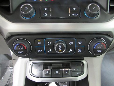 Used 2023 GMC Acadia SLT image 39