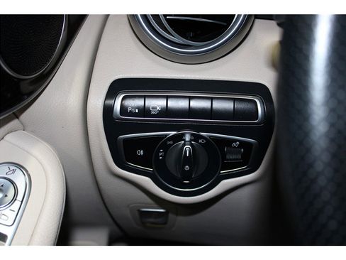 Used 2019 Mercedes-Benz GLC 350e 4MATIC image 22