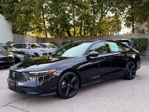Used 2024 Honda Accord Sport image 2
