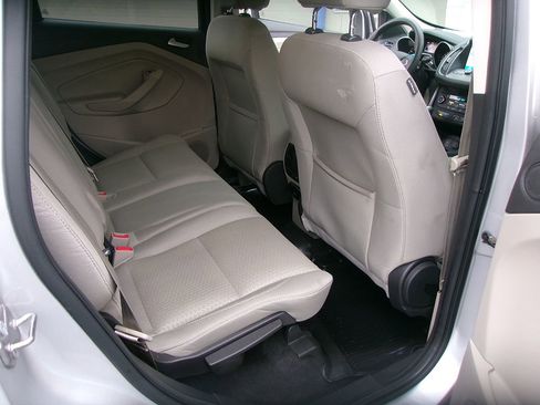 Used 2017 Ford Escape SE w/ Equipment Group 201A image 10