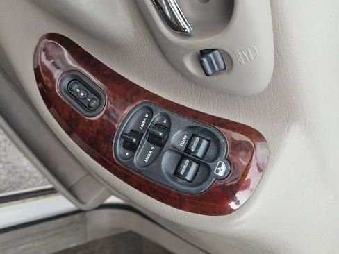Used 2003 Chrysler Town & Country Limited image 29