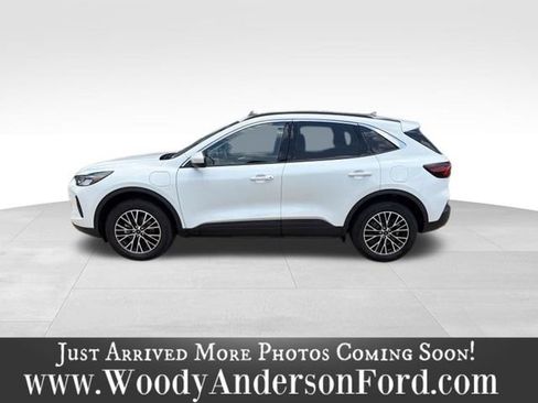 Used 2024 Ford Escape SE FWD image 3