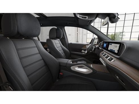 New 2026 Mercedes-Benz GLS 580 4MATIC image 16