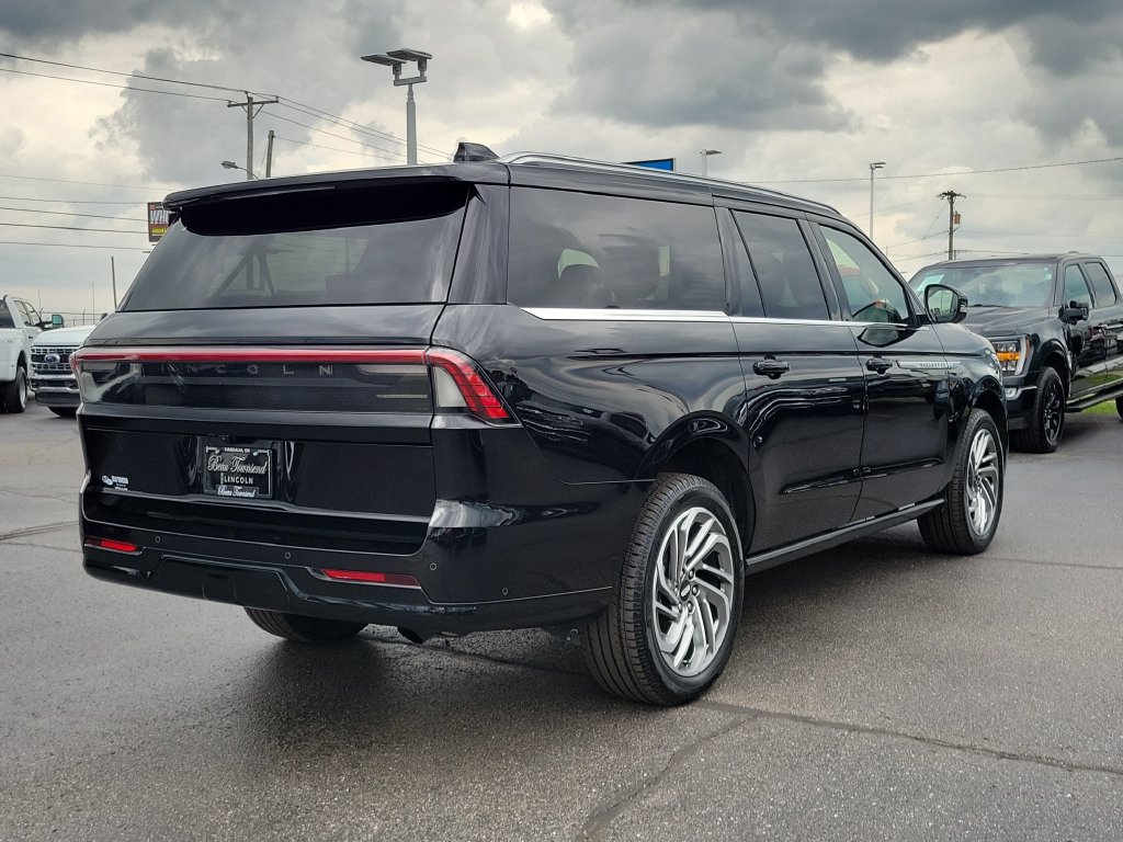 Certified 2025 Lincoln Navigator L Reserve AWD/4WD image 4