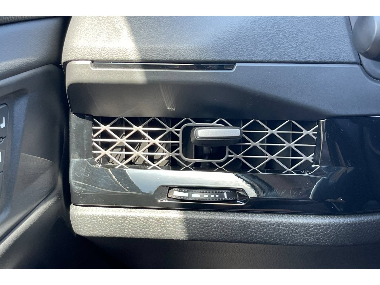 Used 2025 Honda Accord EX-L image 28
