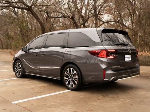Used 2025 Honda Odyssey Elite image 7