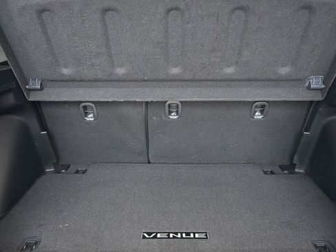 Certified 2025 Hyundai Venue SE image 17