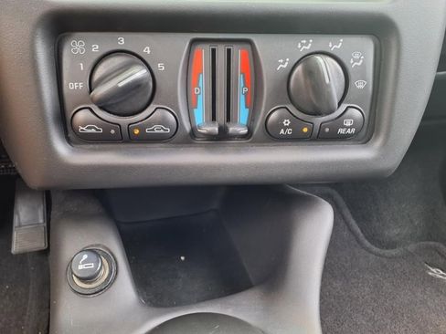 Used 2002 Chevrolet Monte Carlo SS w/ Pace Car Replica Pkg image 30