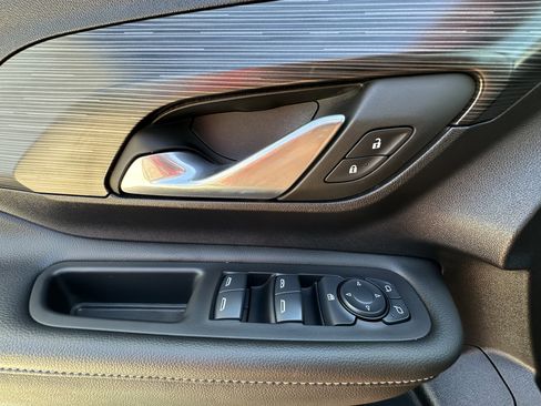 Used 2024 GMC Terrain SLE image 13