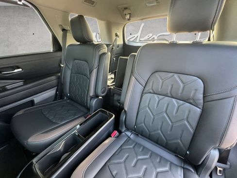 New 2026 Nissan Pathfinder Platinum FWD image 23