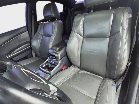 Used 2015 Dodge Charger SXT RWD image 11