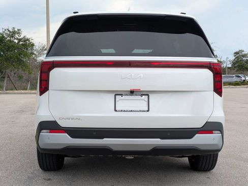 New 2026 Kia Carnival EX FWD image 6