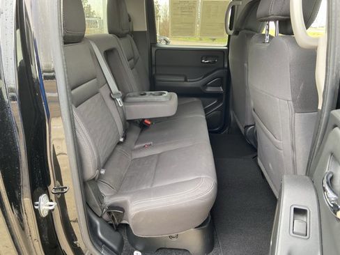 Used 2024 Nissan Frontier SV image 13