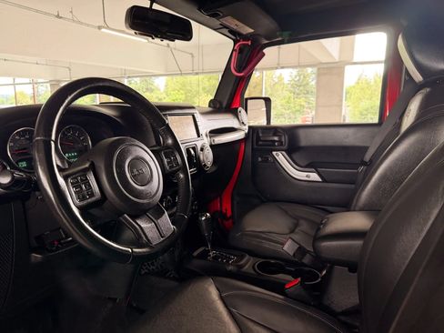 Used 2014 Jeep Wrangler Unlimited Sahara w/ Katzin Premium Leather Group AWD/4WD image 18