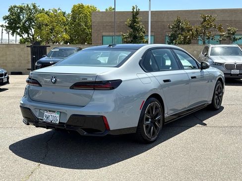 Used 2025 BMW i7 xDrive60 AWD/4WD image 8