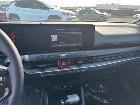 Used 2025 Kia K4 LXS image 17