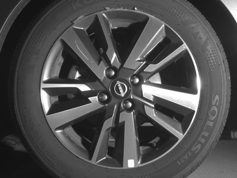 Used 2025 Nissan Versa SV image 12