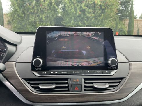 Used 2025 Nissan Altima 2.5 SV image 23