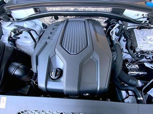 Certified 2026 Porsche Macan image 39