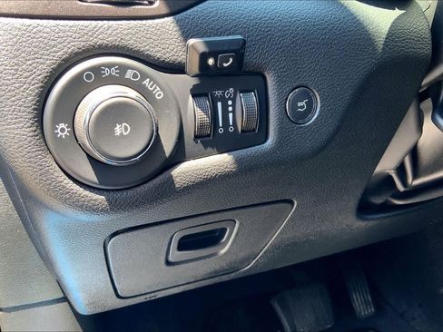 Used 2022 Jeep Cherokee Trailhawk w/ Sound & Nav Group AWD/4WD image 35