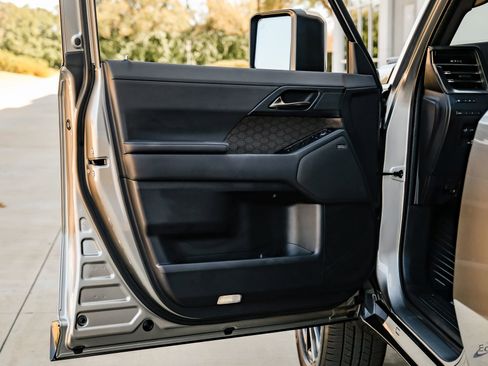 Used 2025 Lexus GX 550 w/ Accessory Package (2T) image 89