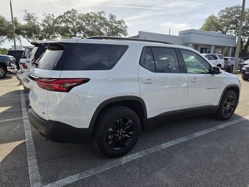 Certified 2023 Chevrolet Traverse LT FWD image 3