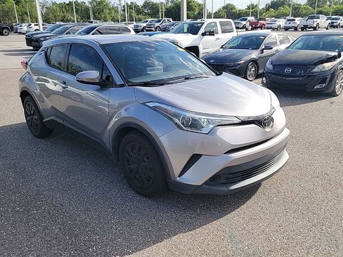 Used 2019 Toyota C-HR LE image 2