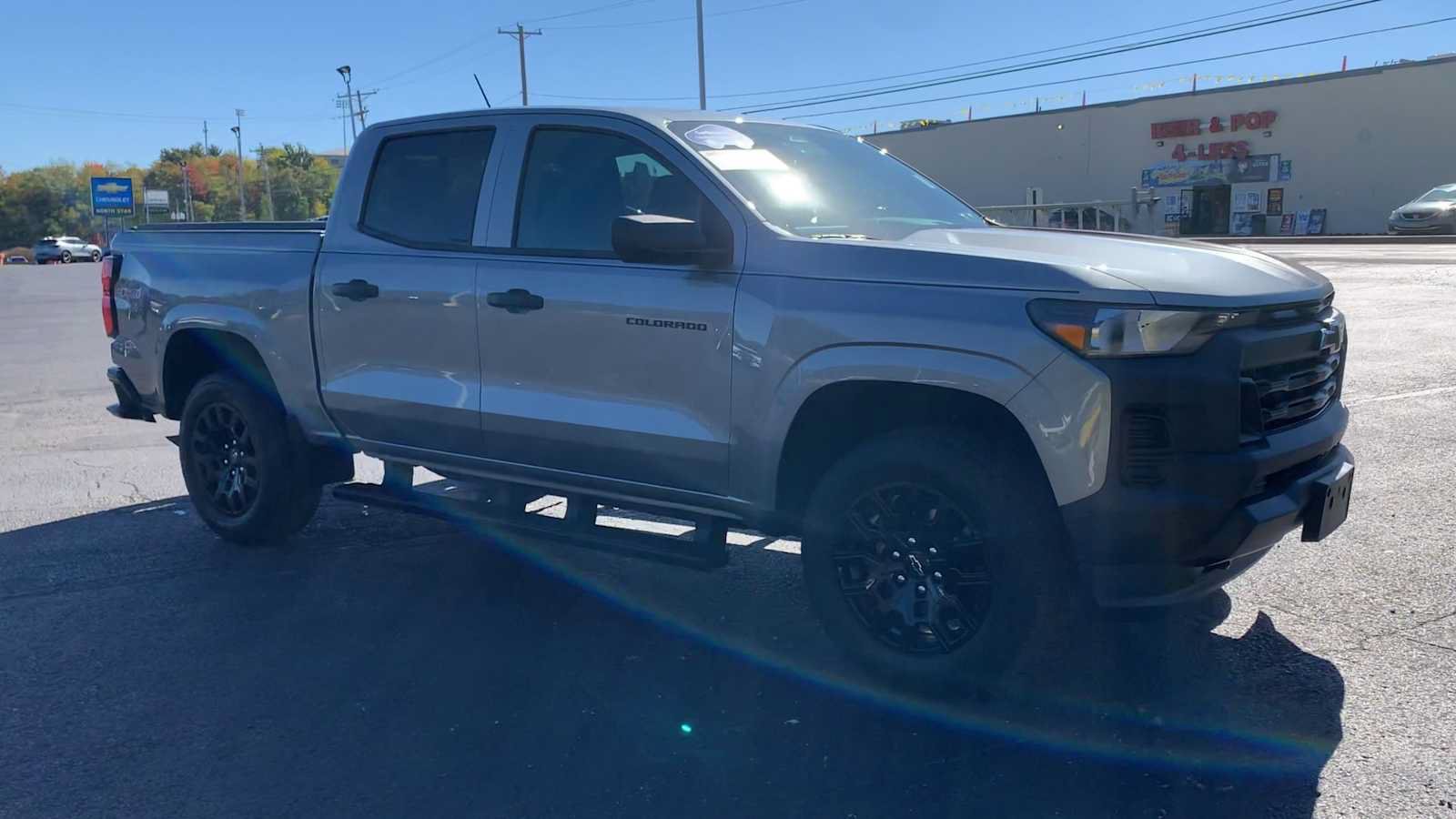 Certified 2025 Chevrolet Colorado W/T AWD/4WD image 2