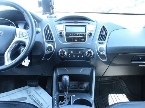 Used 2011 Hyundai Tucson GLS FWD image 17