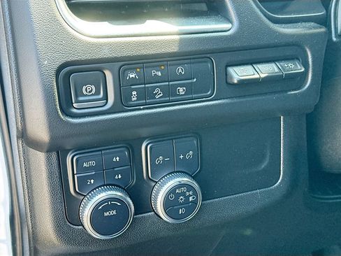 Used 2024 GMC Yukon AT4 w/ Technology Package AWD/4WD image 14