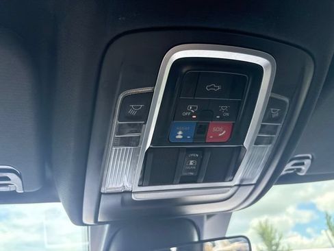Used 2022 RAM 1500 Laramie AWD/4WD image 36