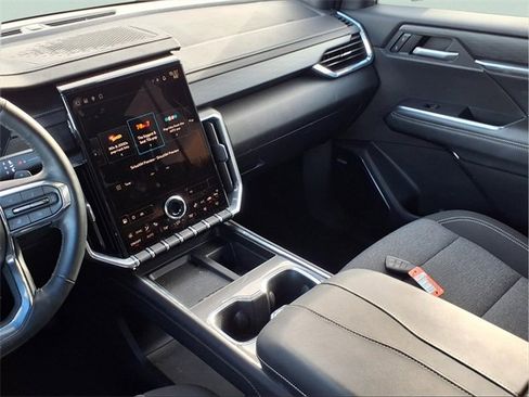 Used 2025 GMC Acadia Elevation image 6