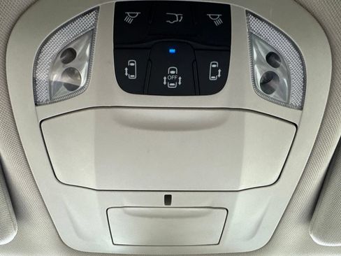 Used 2022 Chrysler Pacifica Touring-L FWD image 18