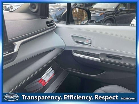 Used 2025 Toyota Sienna XSE image 34