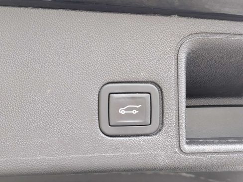 Used 2024 GMC Terrain SLT AWD/4WD image 13