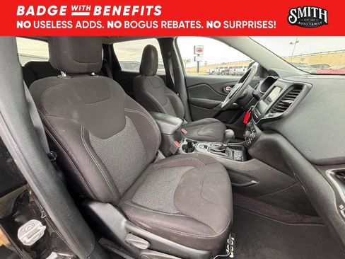 Used 2019 Jeep Cherokee Latitude w/ Popular Appearance Group FWD image 14