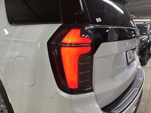 Certified 2025 Chevrolet Tahoe High Country AWD/4WD image 9