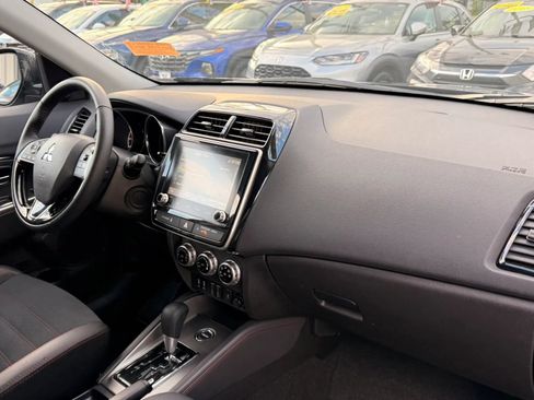 Used 2025 Mitsubishi Outlander Sport SE AWD/4WD image 16