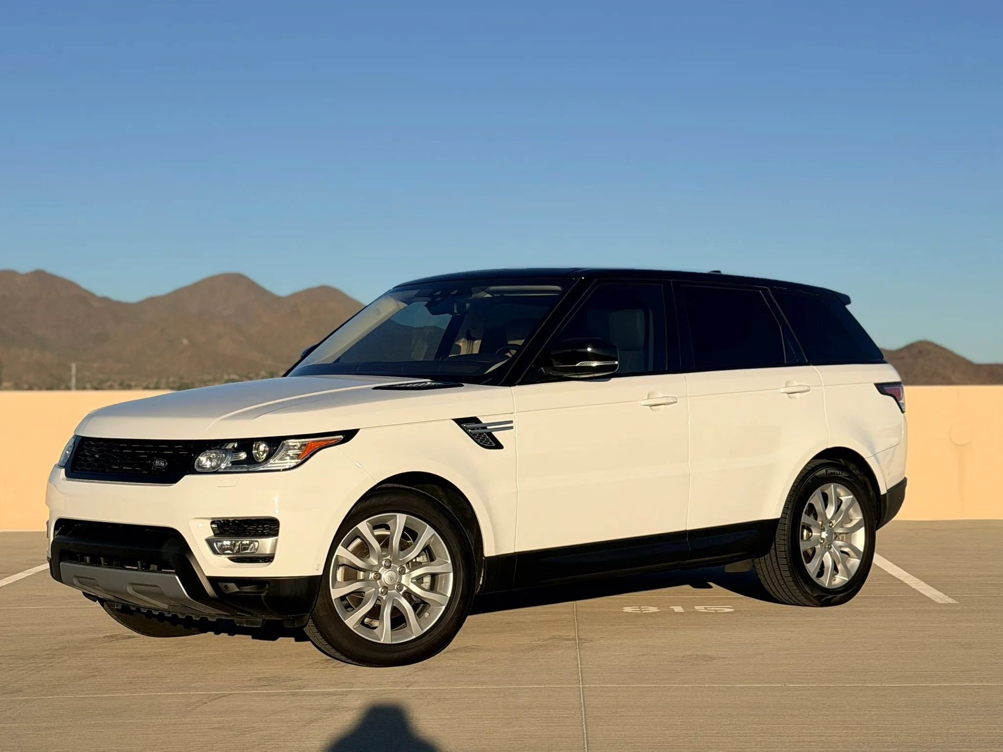 Used 2017 Land Rover Range Rover Sport HSE AWD/4WD image 3