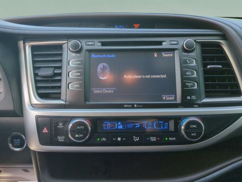 Used 2015 Toyota Highlander XLE FWD image 22