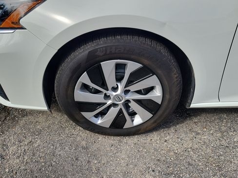 Certified 2025 Nissan Altima 2.5 S FWD image 4