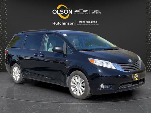 Used 2017 Toyota Sienna XLE w/ XLE Navigation Package AWD/4WD image 13