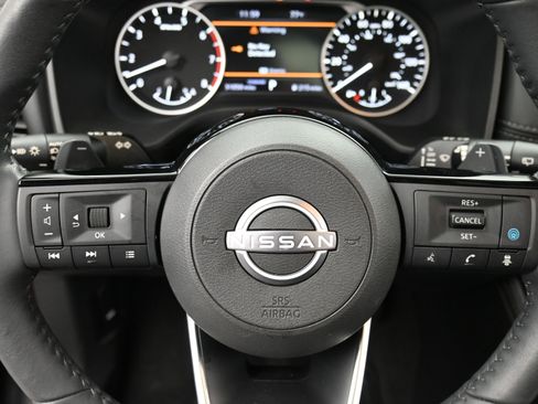 Used 2023 Nissan Rogue SL w/ SL Premium Package image 9