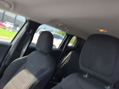 Used 2017 Jeep Renegade Altitude FWD image 16