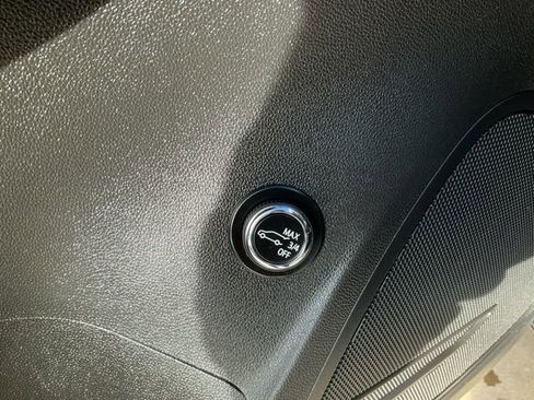 Used 2023 Buick Envision Essence image 6