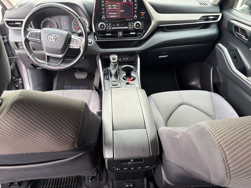 Used 2022 Toyota Highlander LE w/ Protection Package #3 (TMS) AWD/4WD image 17