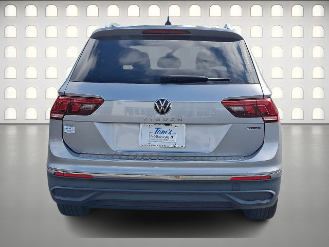 Used 2024 Volkswagen Tiguan SE AWD/4WD image 5