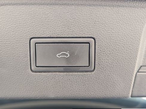 Used 2024 Volkswagen Atlas SE w/ Panoramic Sunroof Package FWD image 28